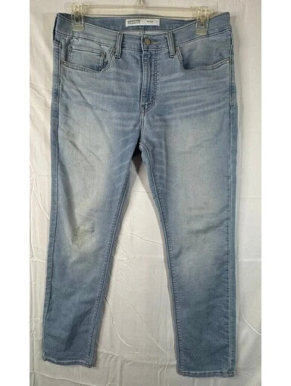Signature Levi Jeans S37 Slim Light Wash Denim Stain Flaw